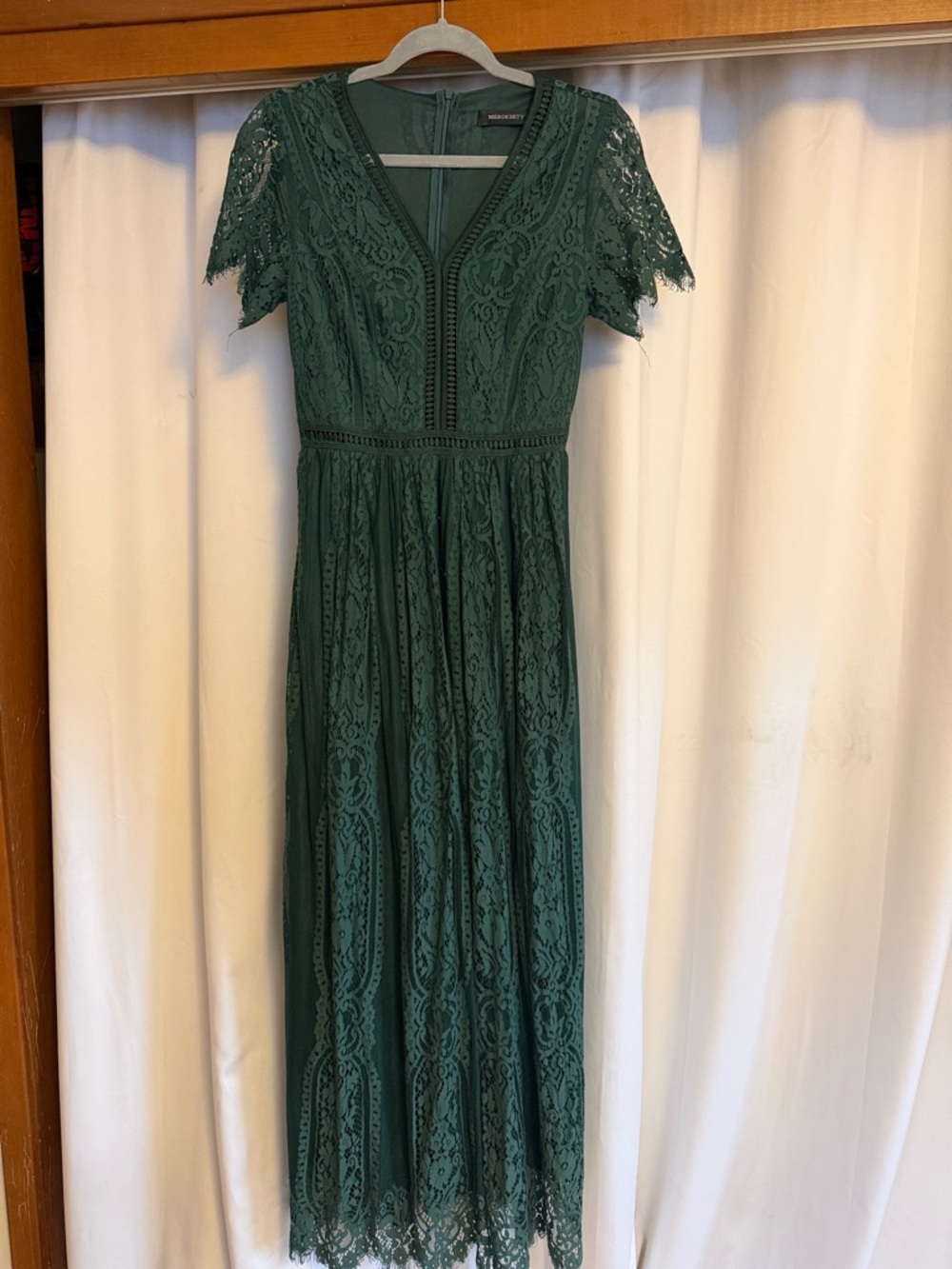Emerald Lace Maxi Dress with V-Neck